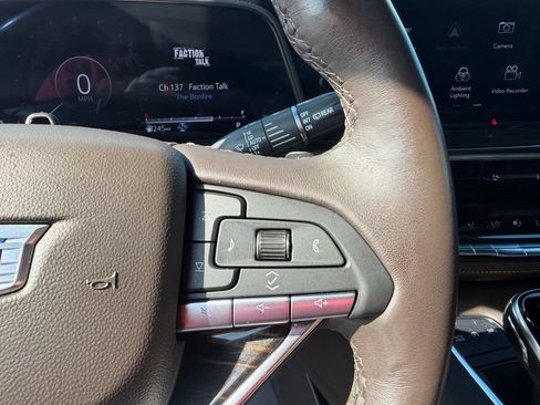 Used 2024 Cadillac Escalade Premium Luxury AWD/4WD image 33