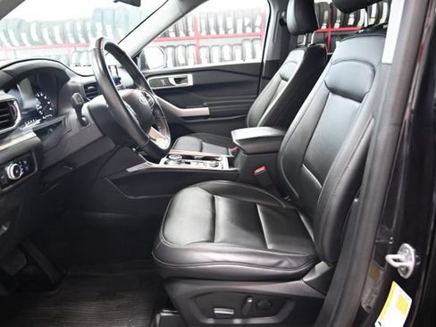 Used 2022 Ford Explorer XLT w/ Equipment Group 202A AWD/4WD image 11