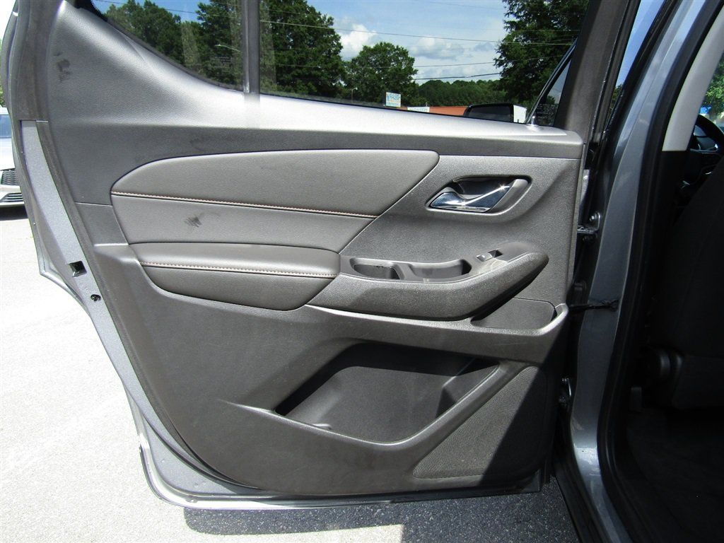 Used 2020 Chevrolet Traverse LS w/ LPO, Blackout Package FWD image 17