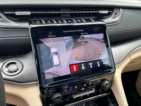 Used 2023 Jeep Grand Cherokee Limited w/ Luxury Tech Group II image 27