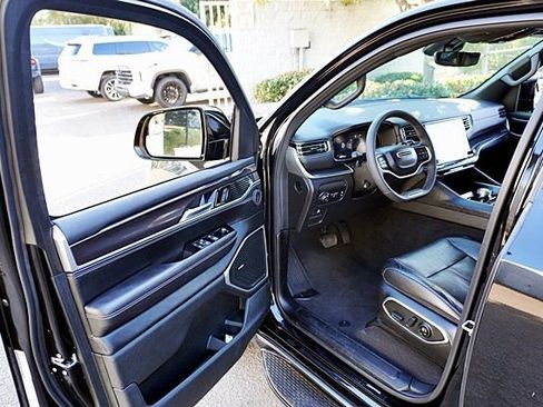 Used 2023 Jeep Wagoneer 2WD image 43