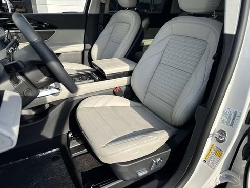 New 2026 Lincoln Nautilus Reserve image 16