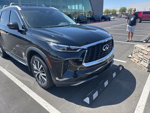 Used 2023 INFINITI QX60 Sensory w/ Vision Package AWD/4WD image 3