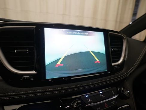 Used 2023 Chrysler Pacifica Touring-L w/ S Appearance Package image 21