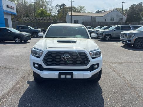Used 2023 Toyota Tacoma TRD Sport w/ Technology Package image 3
