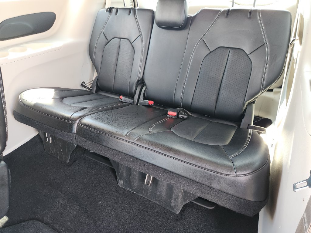 Used 2024 Chrysler Pacifica Touring-L FWD image 21