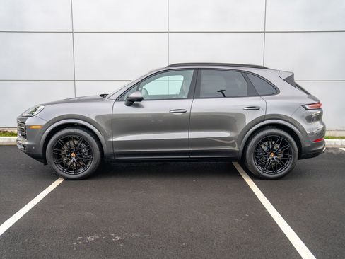 Certified 2026 Porsche Cayenne AWD/4WD image 2