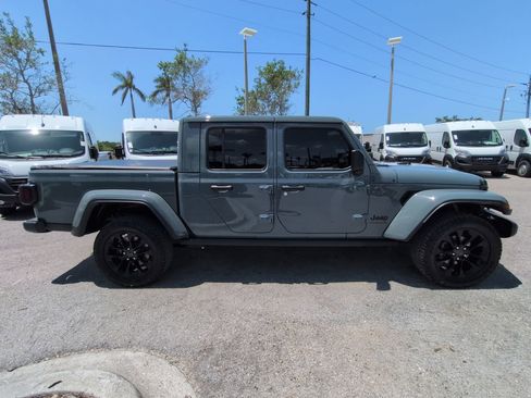 Used 2025 Jeep Gladiator Sport AWD/4WD image 4