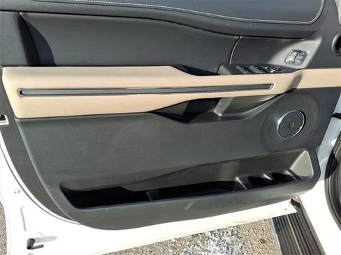 Certified 2023 Ford Expedition XLT image 14