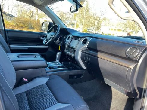 Used 2017 Toyota Tundra SR5 w/ SR5 Upgrade Package AWD/4WD image 22