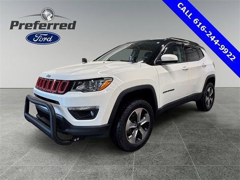 Used 2018 Jeep Compass Latitude w/ Cold Weather Group image 2