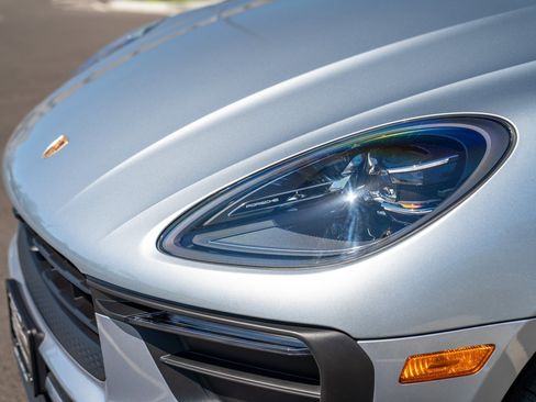Certified 2026 Porsche Macan AWD/4WD image 29