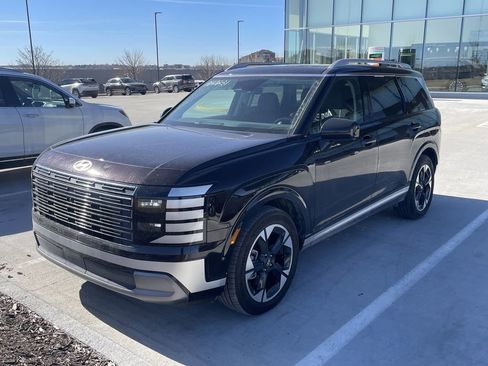 Used 2026 Hyundai Palisade Limited image 1