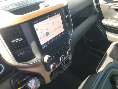 Used 2022 RAM 1500 Laramie AWD/4WD image 19