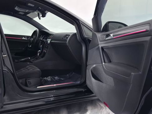 Used 2019 Volkswagen GTI SE FWD image 24