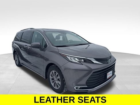 Used 2023 Toyota Sienna XLE w/ XLE Plus Package image 8