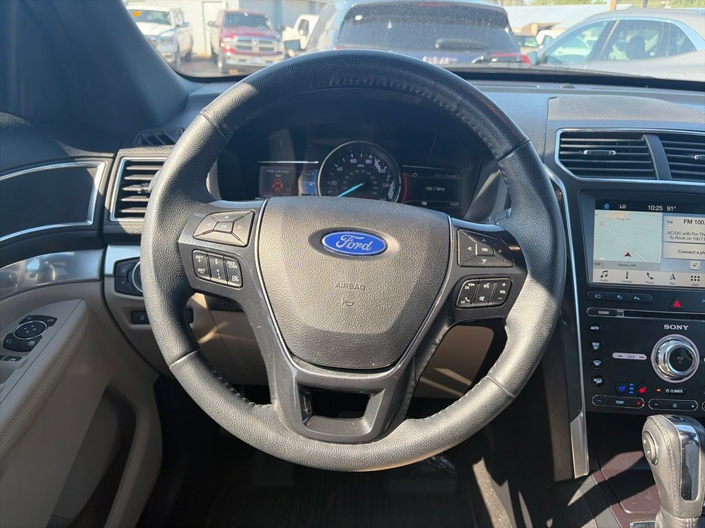 Used 2018 Ford Explorer Limited w/ Equipment Group 301A FWD image 14