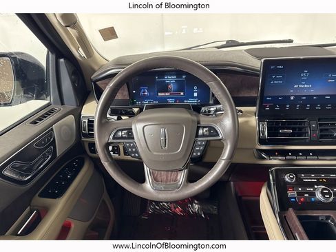 Certified 2023 Lincoln Navigator L Reserve image 32