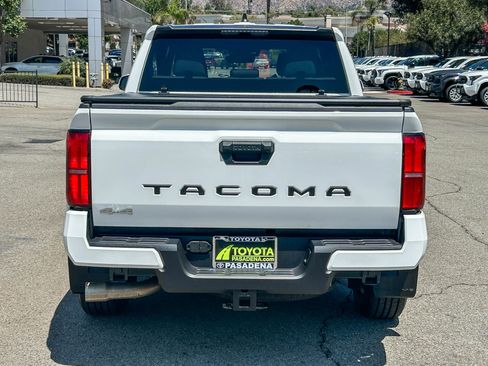 Used 2025 Toyota Tacoma SR5 AWD/4WD image 7