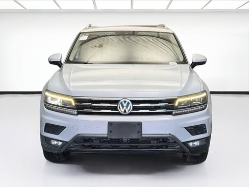 Used 2018 Volkswagen Tiguan SEL Premium image 2