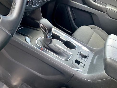 Used 2023 Chevrolet Traverse LT FWD image 15