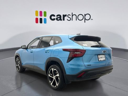 Used 2025 Chevrolet Trax RS w/ Sunroof Package FWD image 3