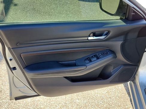 Used 2022 Nissan Altima 2.5 SR image 17