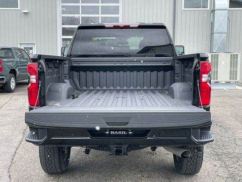 Used 2025 Chevrolet Silverado 2500 Custom w/ Custom Value Package image 5