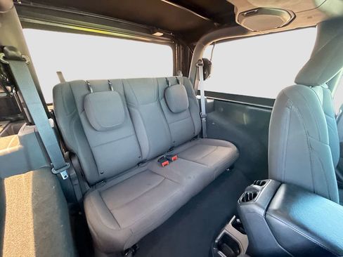 Used 2022 Jeep Wrangler Sport AWD/4WD image 30