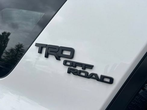 Used 2023 Toyota 4Runner TRD Off-Road Premium w/ Moonroof Package AWD/4WD image 17