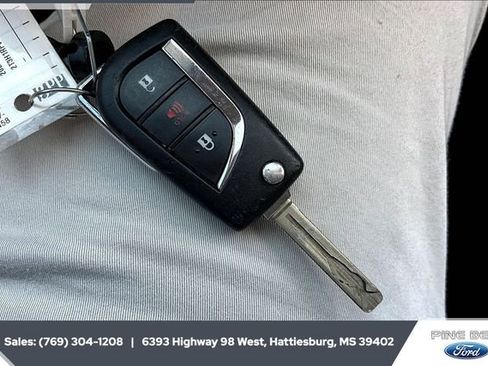 Used 2022 Toyota RAV4 LE image 9