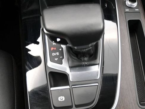Used 2023 Audi Q5 2.0T Premium w/ Convenience Package AWD/4WD image 19