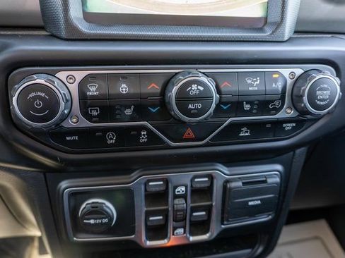Used 2023 Jeep Wrangler Unlimited Sahara w/ Cold Weather Group AWD/4WD image 26