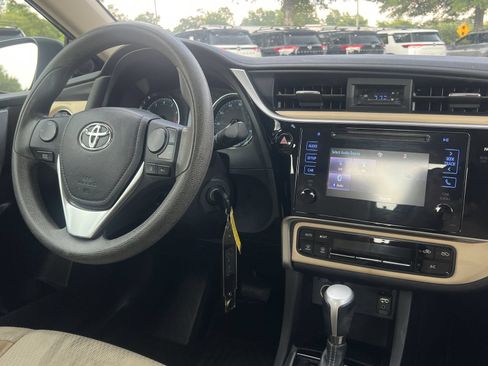 Used 2017 Toyota Corolla LE FWD image 2