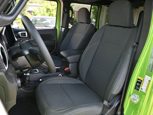 Used 2025 Jeep Wrangler Unlimited Sport AWD/4WD image 12