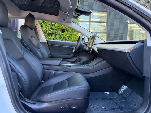 Used 2021 Tesla Model 3 Standard Range Plus image 32