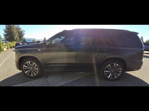 Used 2025 Cadillac Escalade Sport w/ Touring Package image 7