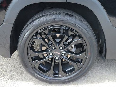 Used 2022 GMC Terrain SLT w/ Elevation Edition image 5