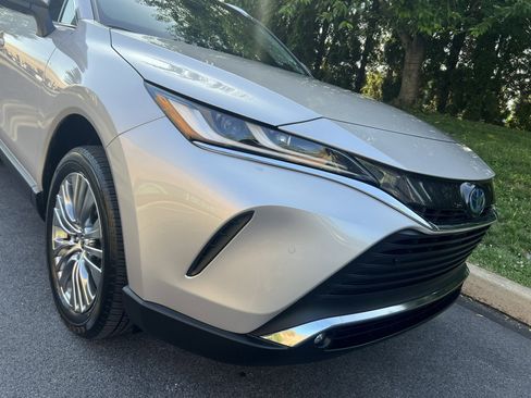 Used 2024 Toyota Venza XLE AWD/4WD image 56