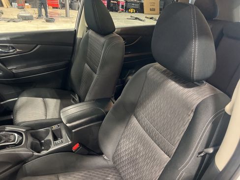 Certified 2020 Nissan Rogue SV w/ Sun & Sound Touring Package image 5