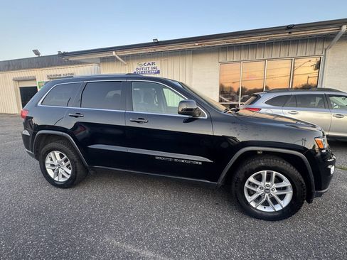 Used 2017 Jeep Grand Cherokee Laredo w/ Quick Order Package 23E image 4