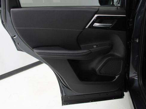 Used 2024 Mitsubishi Outlander SE image 34