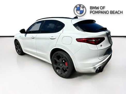 Used 2022 Alfa Romeo Stelvio Veloce AWD/4WD image 4