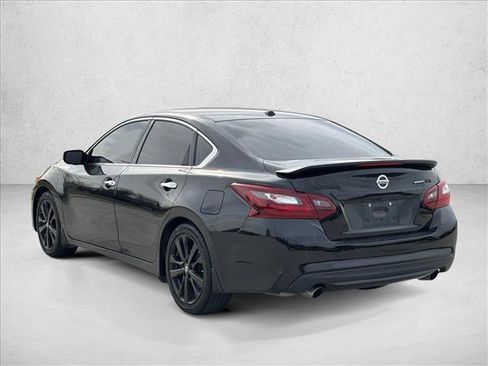 Used 2018 Nissan Altima 2.5 SR w/ SR Midnight Edition image 7