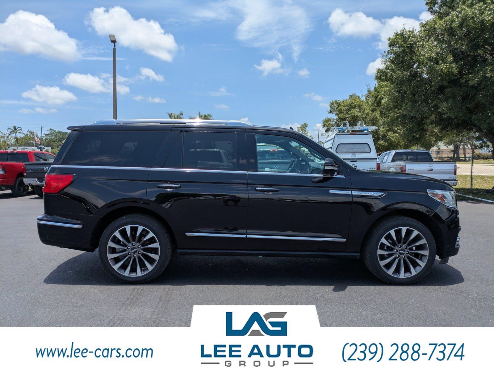 Used 2021 Lincoln Navigator Reserve w/ Luxury Package AWD/4WD image 2