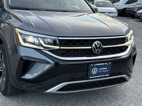 Certified 2022 Volkswagen Taos SEL image 9