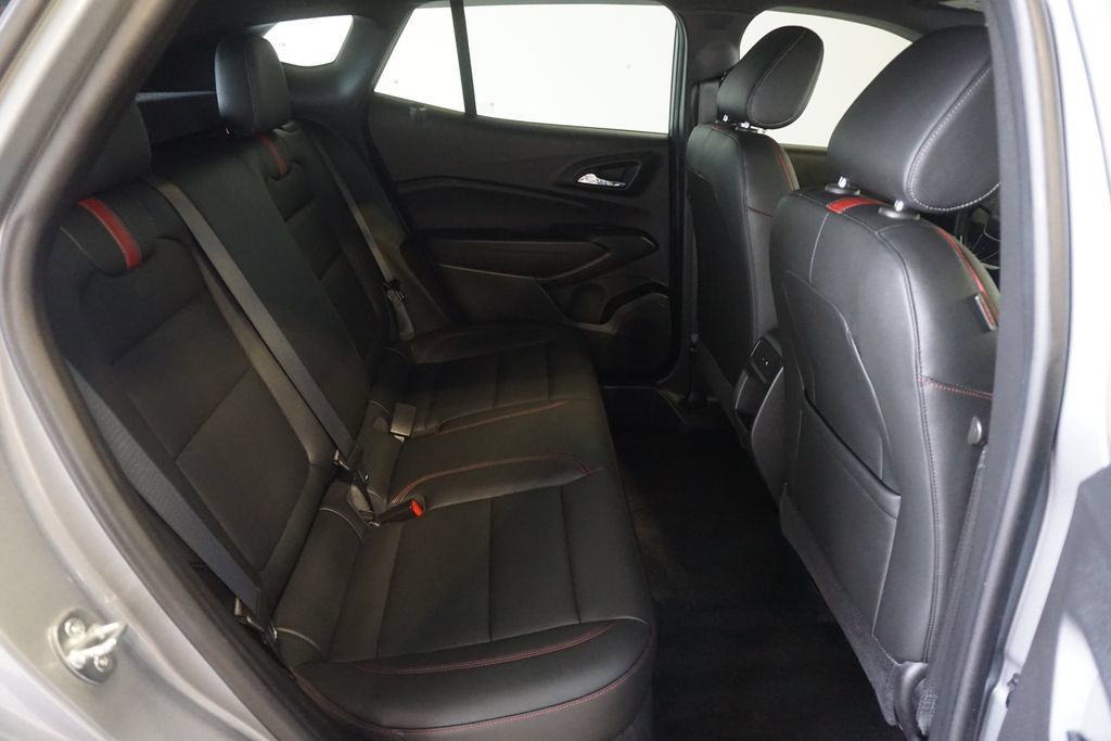 Used 2024 Chevrolet Trax RS w/ Sunroof Package FWD image 24