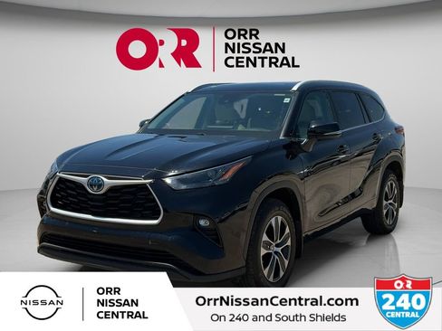 Used 2023 Toyota Highlander XLE AWD/4WD image 1