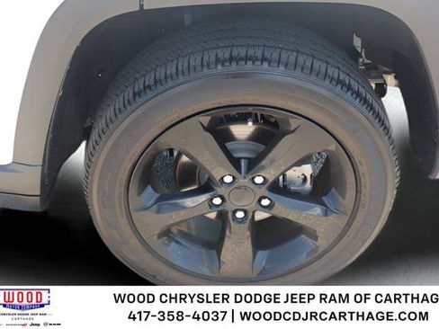 Used 2024 Jeep Grand Cherokee Altitude AWD/4WD image 27