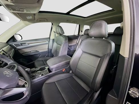 Used 2023 Volkswagen Atlas SE w/ Panoramic Sunroof Package FWD image 11